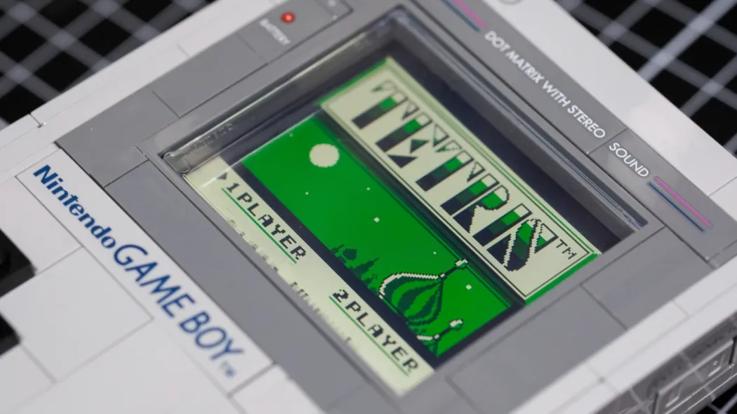 Разработчик-самоучка превратила LEGO Game Boy в полноценный Game Boy с играми